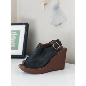 Open toed w/ back strap wedges